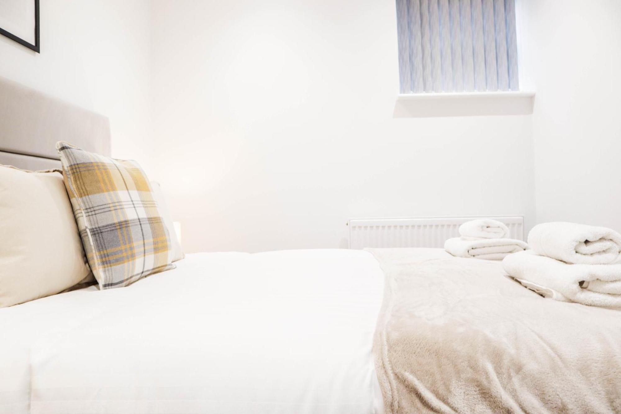 Modern 1-Bed Apartment In Buckinghamshire With Free Wifi, Parking & Garden High Wycombe Bagian luar foto