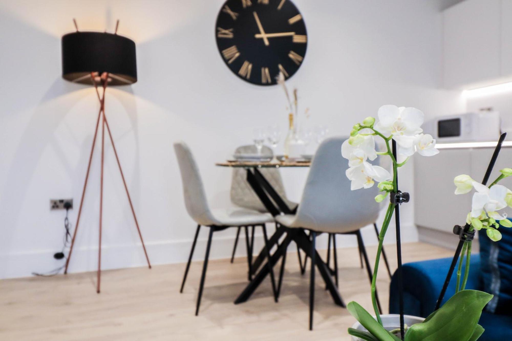 Modern 1-Bed Apartment In Buckinghamshire With Free Wifi, Parking & Garden High Wycombe Bagian luar foto
