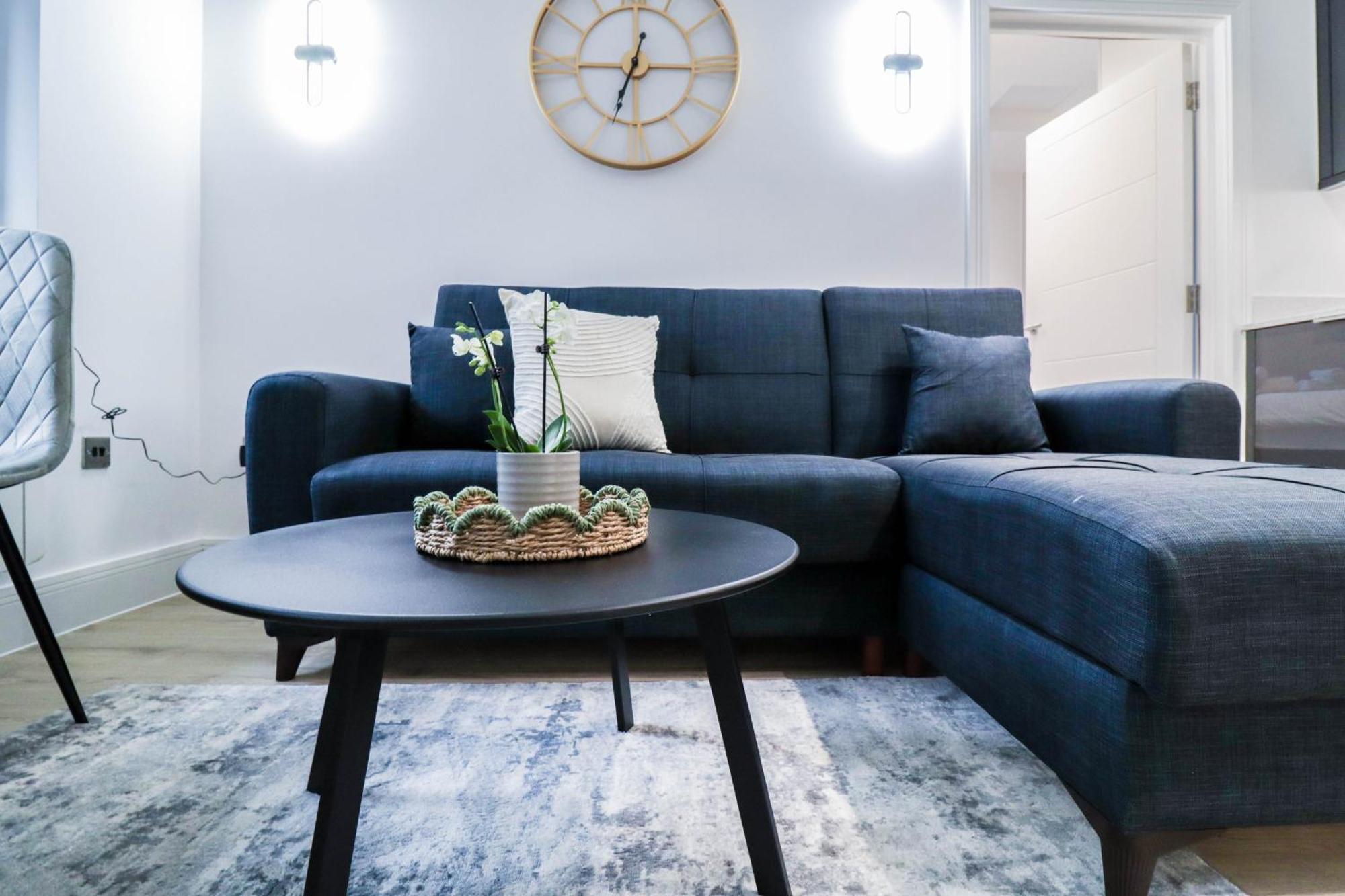 Modern 1-Bed Apartment In Buckinghamshire With Free Wifi, Parking & Garden High Wycombe Bagian luar foto