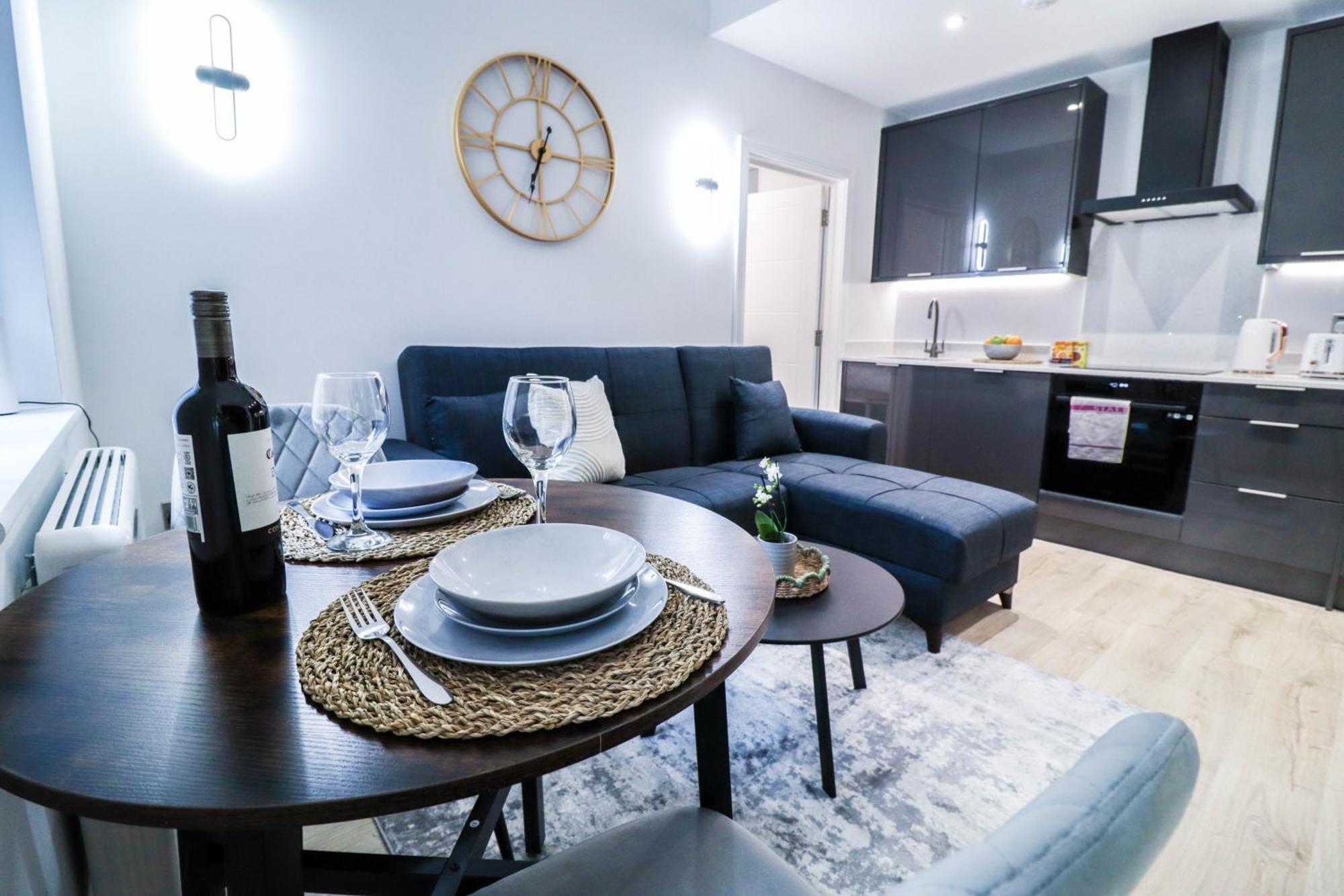 Modern 1-Bed Apartment In Buckinghamshire With Free Wifi, Parking & Garden High Wycombe Bagian luar foto