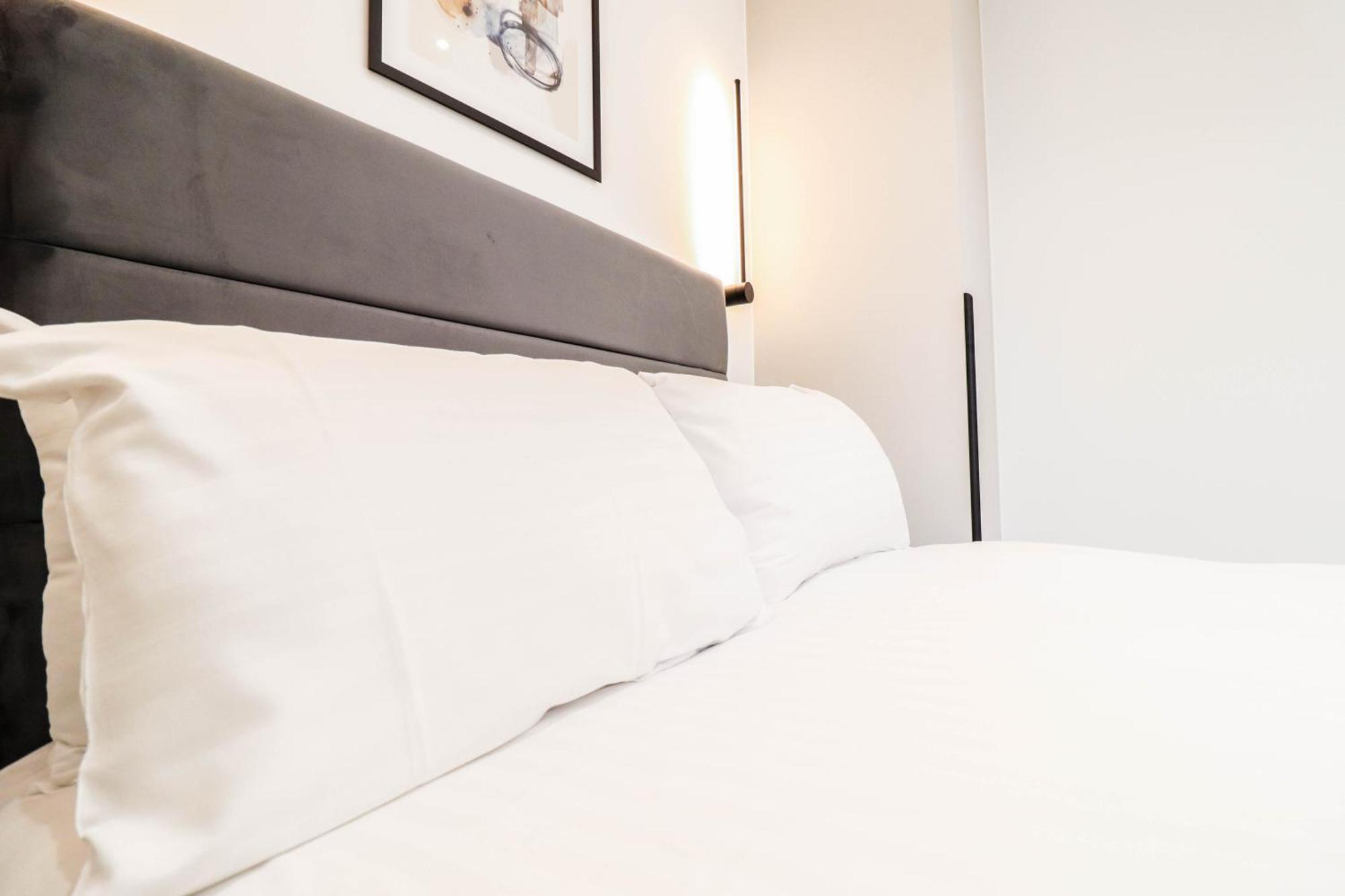 Modern 1-Bed Apartment In Buckinghamshire With Free Wifi, Parking & Garden High Wycombe Bagian luar foto