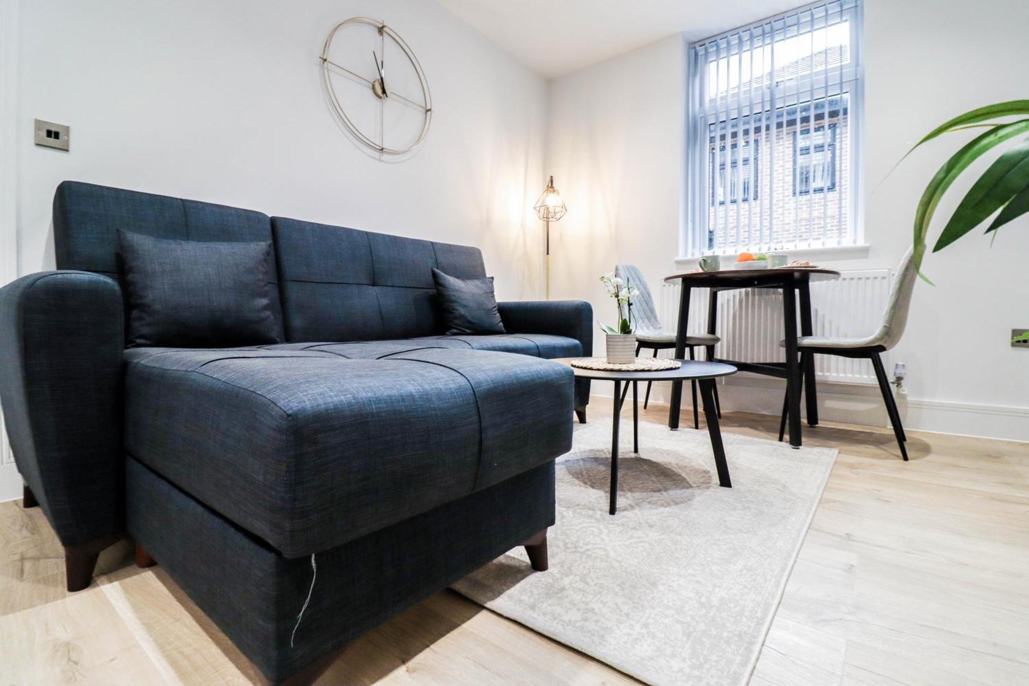 Modern 1-Bed Apartment In Buckinghamshire With Free Wifi, Parking & Garden High Wycombe Bagian luar foto