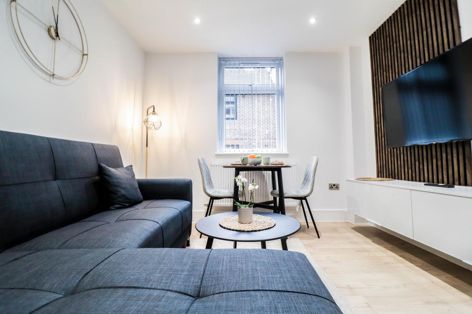 Modern 1-Bed Apartment In Buckinghamshire With Free Wifi, Parking & Garden High Wycombe Bagian luar foto
