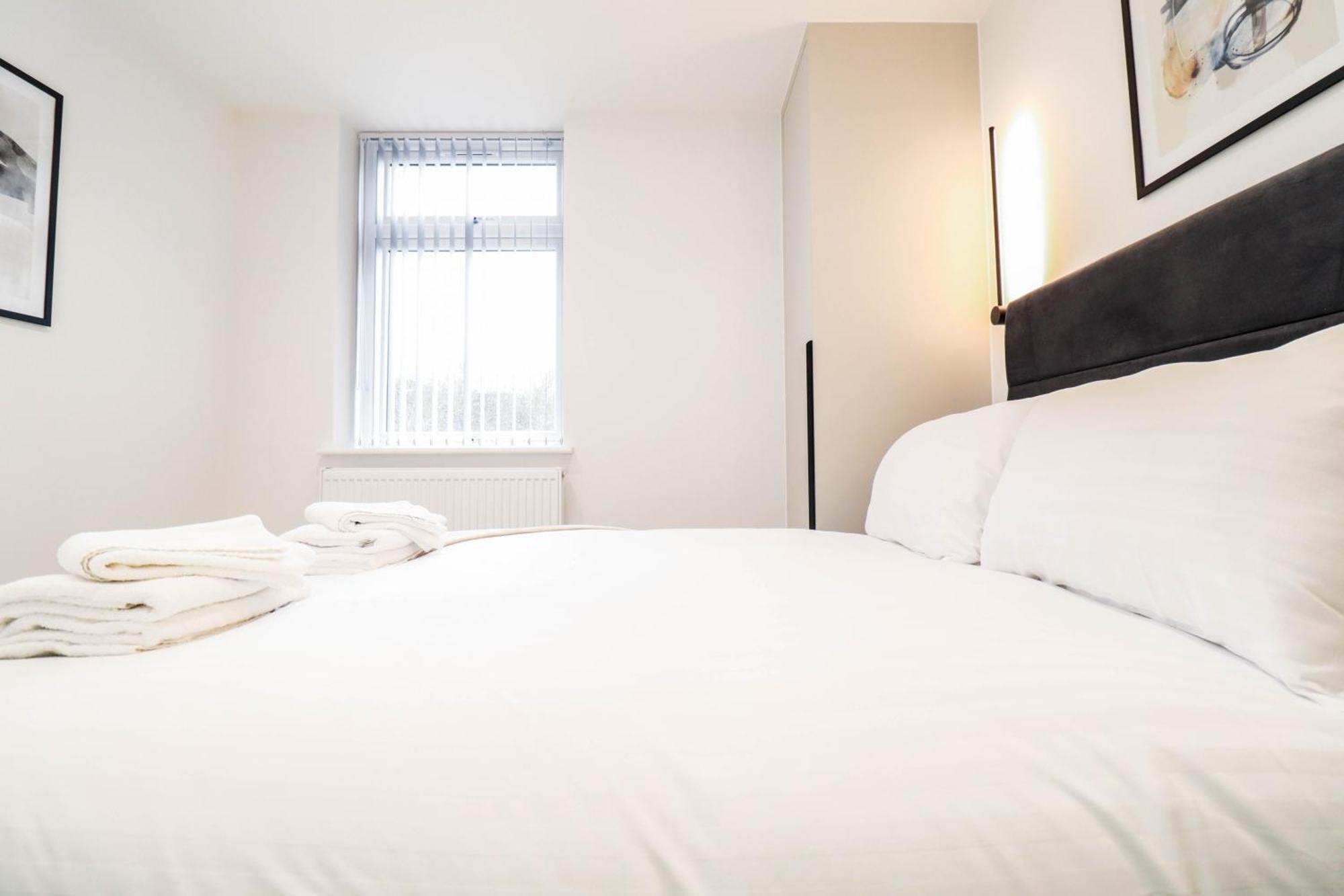 Modern 1-Bed Apartment In Buckinghamshire With Free Wifi, Parking & Garden High Wycombe Bagian luar foto