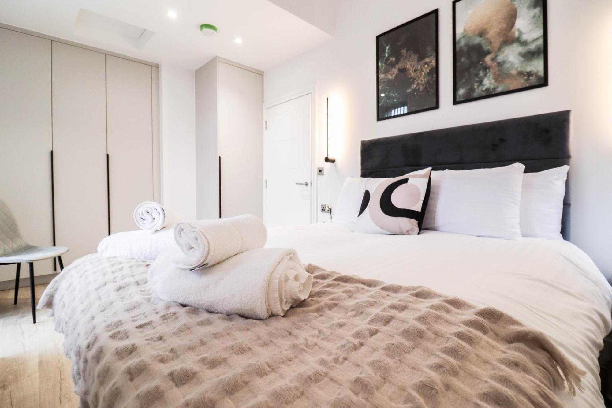 Modern 1-Bed Apartment In Buckinghamshire With Free Wifi, Parking & Garden High Wycombe Bagian luar foto