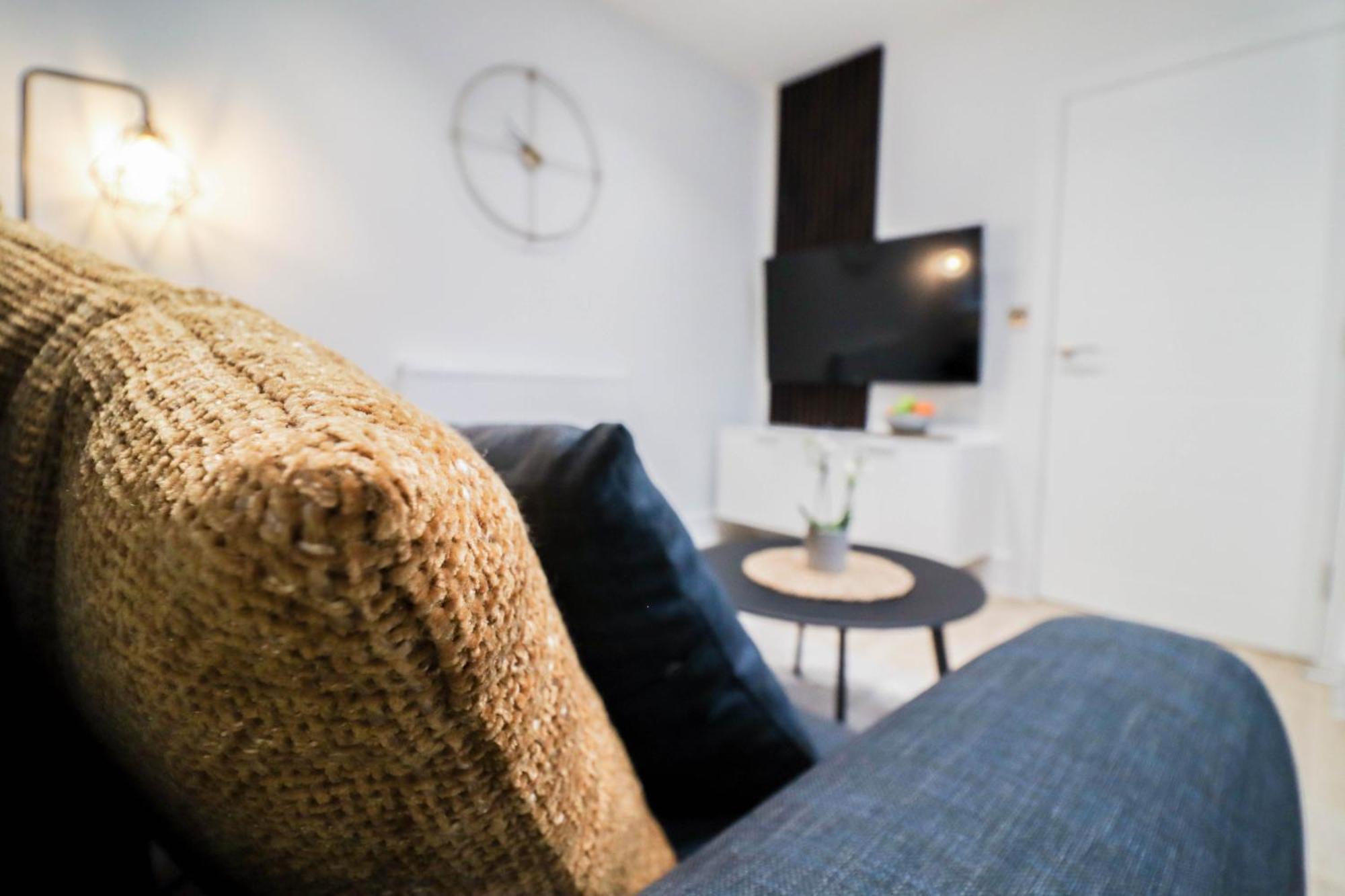 Modern 1-Bed Apartment In Buckinghamshire With Free Wifi, Parking & Garden High Wycombe Bagian luar foto