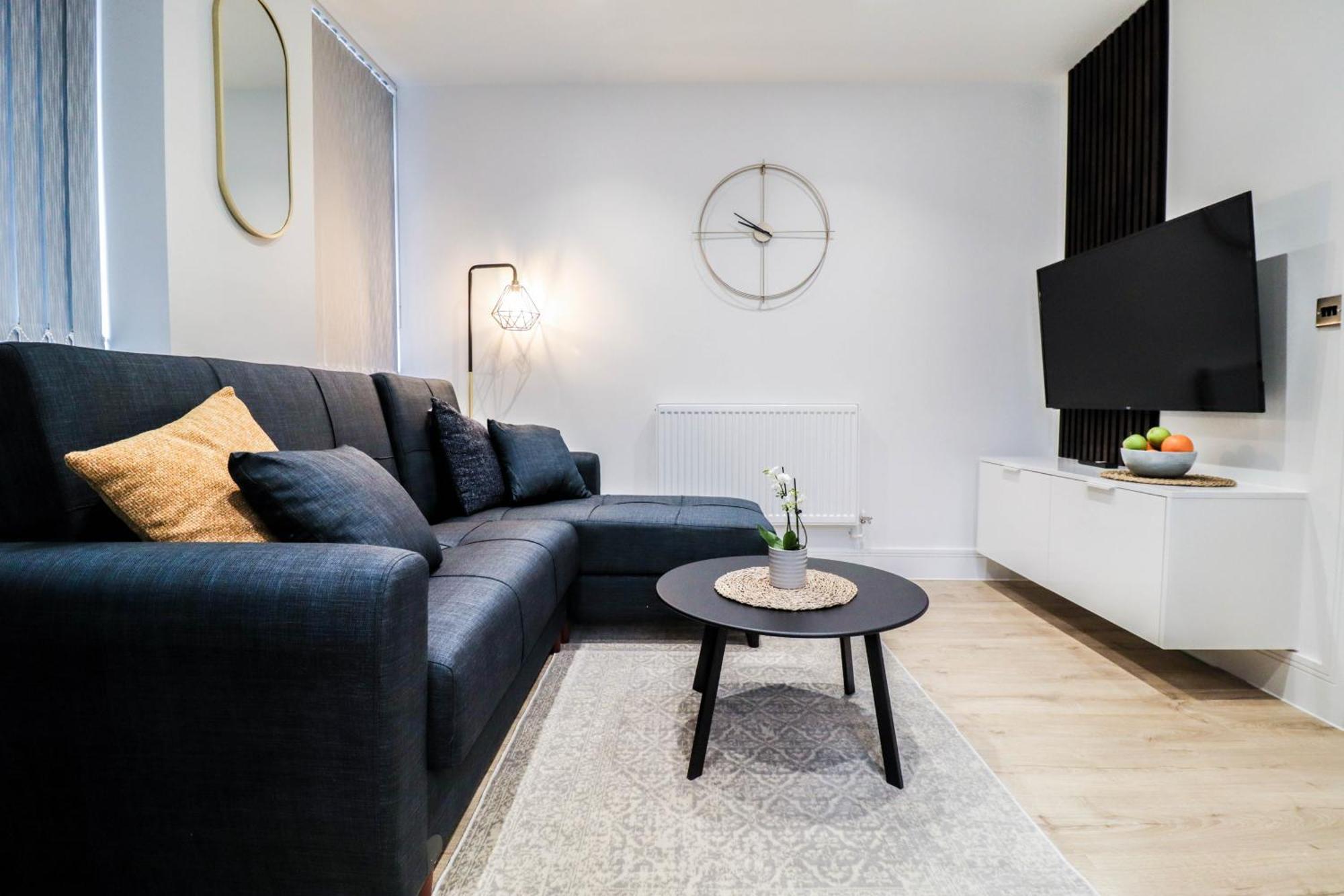 Modern 1-Bed Apartment In Buckinghamshire With Free Wifi, Parking & Garden High Wycombe Bagian luar foto