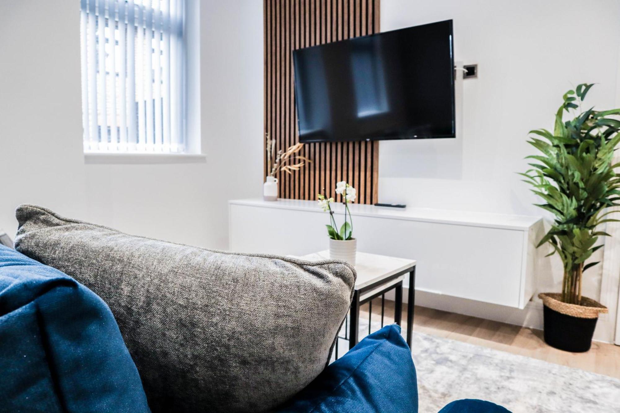 Modern 1-Bed Apartment In Buckinghamshire With Free Wifi, Parking & Garden High Wycombe Bagian luar foto