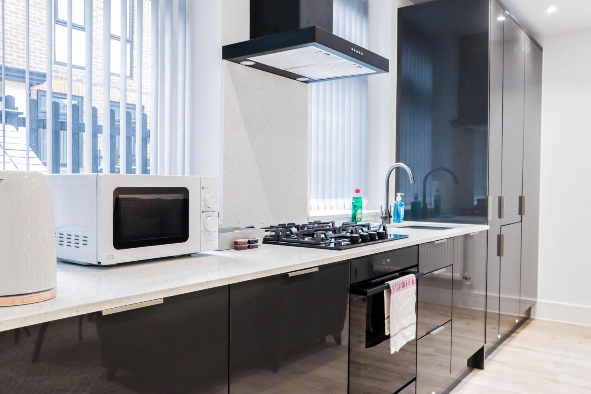 Modern 1-Bed Apartment In Buckinghamshire With Free Wifi, Parking & Garden High Wycombe Bagian luar foto