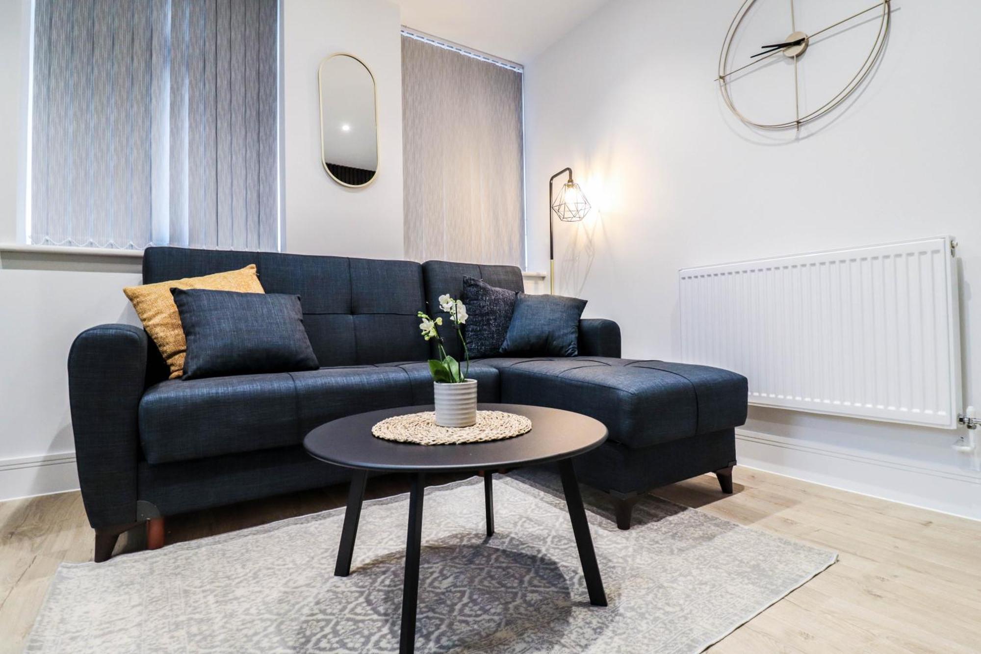 Modern 1-Bed Apartment In Buckinghamshire With Free Wifi, Parking & Garden High Wycombe Bagian luar foto