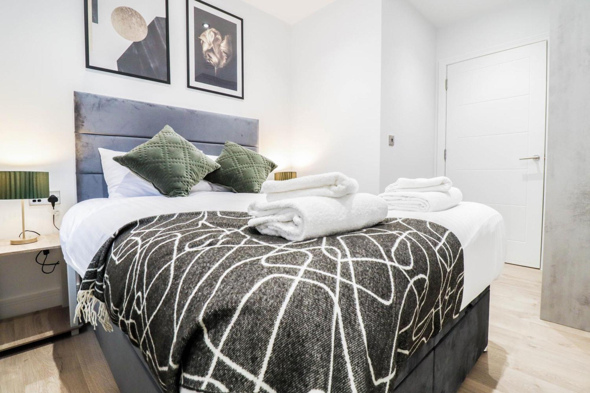 Modern 1-Bed Apartment In Buckinghamshire With Free Wifi, Parking & Garden High Wycombe Bagian luar foto