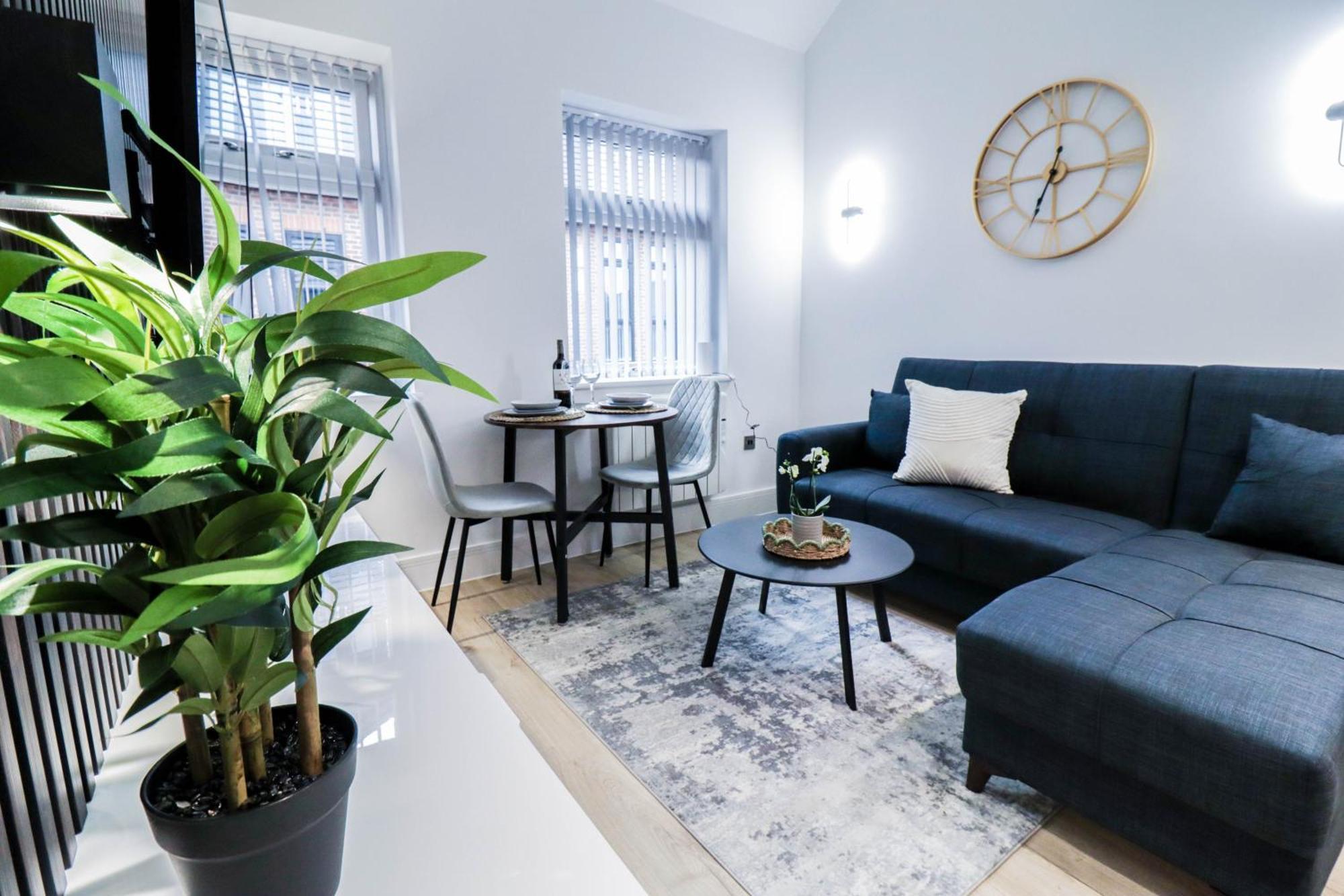 Modern 1-Bed Apartment In Buckinghamshire With Free Wifi, Parking & Garden High Wycombe Bagian luar foto