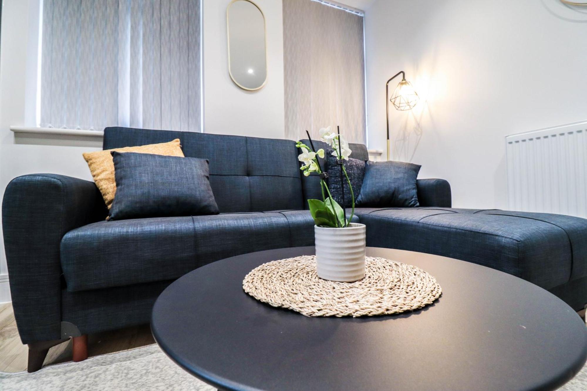 Modern 1-Bed Apartment In Buckinghamshire With Free Wifi, Parking & Garden High Wycombe Bagian luar foto