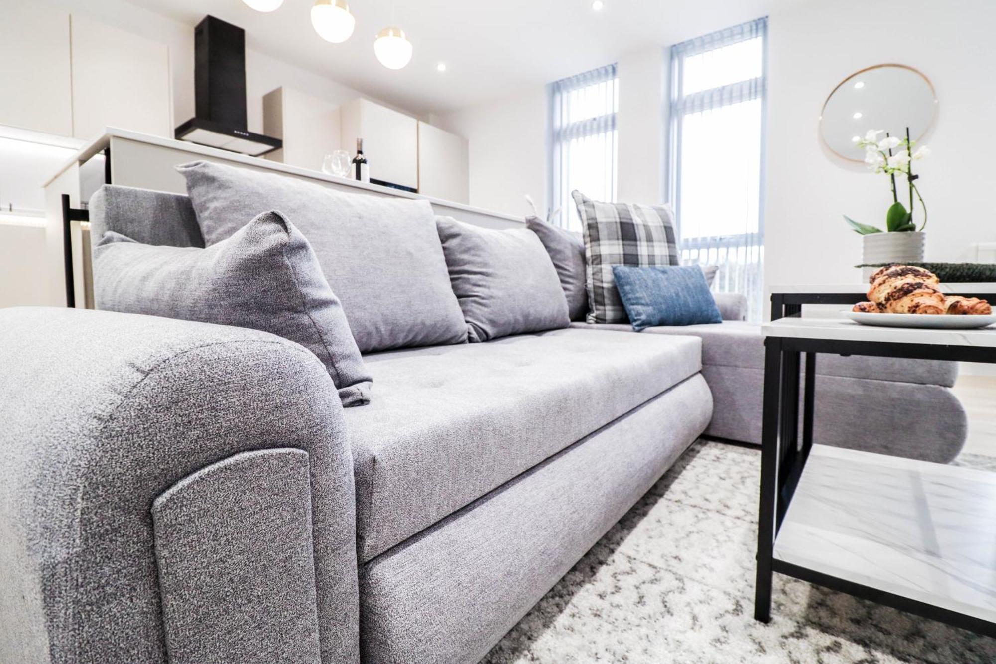 Modern 1-Bed Apartment In Buckinghamshire With Free Wifi, Parking & Garden High Wycombe Bagian luar foto