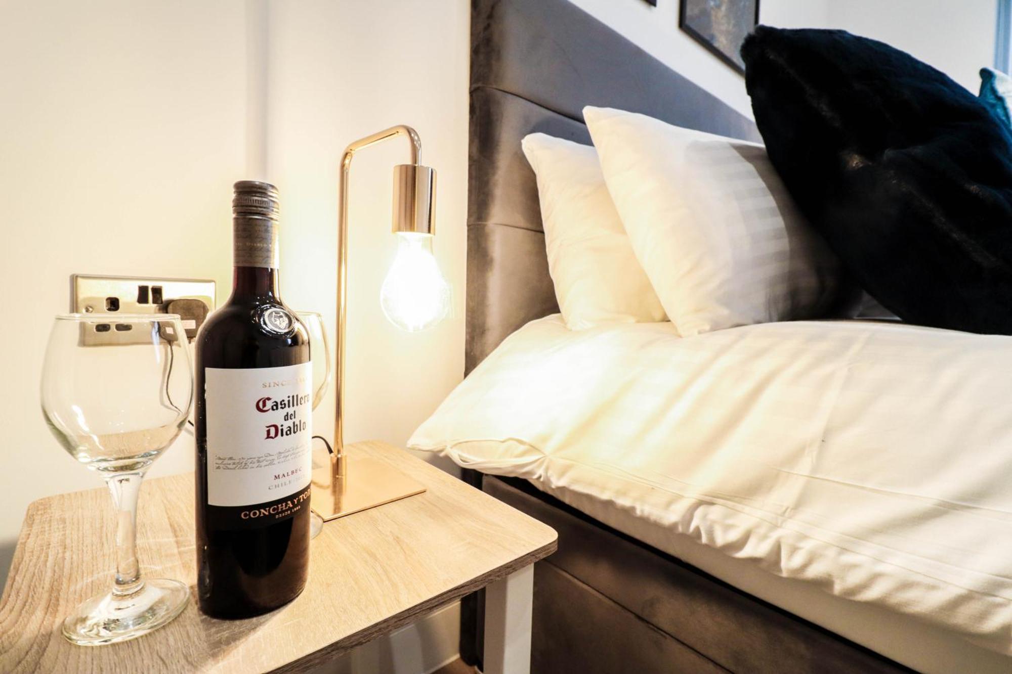 Modern 1-Bed Apartment In Buckinghamshire With Free Wifi, Parking & Garden High Wycombe Bagian luar foto