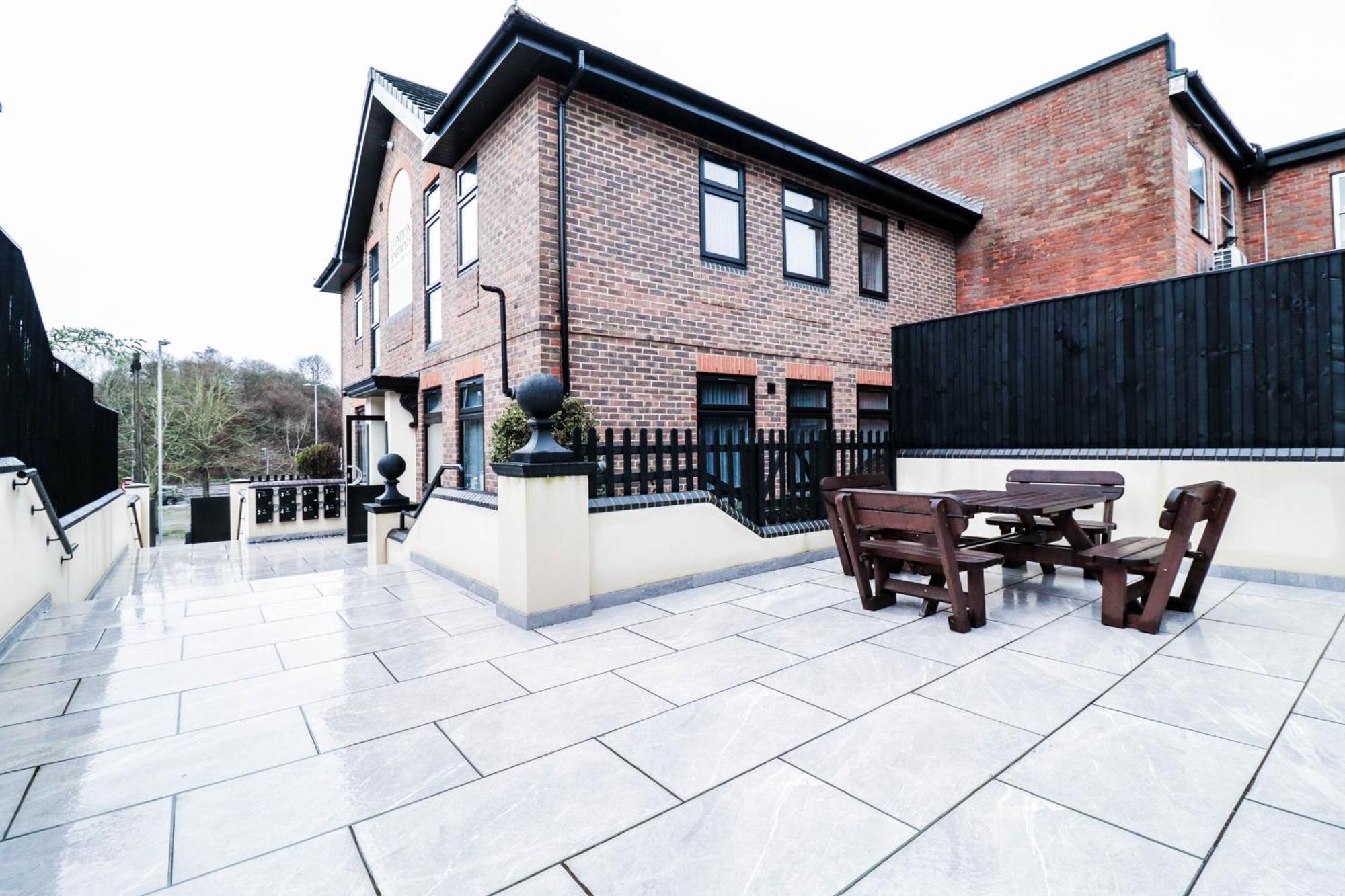 Modern 1-Bed Apartment In Buckinghamshire With Free Wifi, Parking & Garden High Wycombe Bagian luar foto
