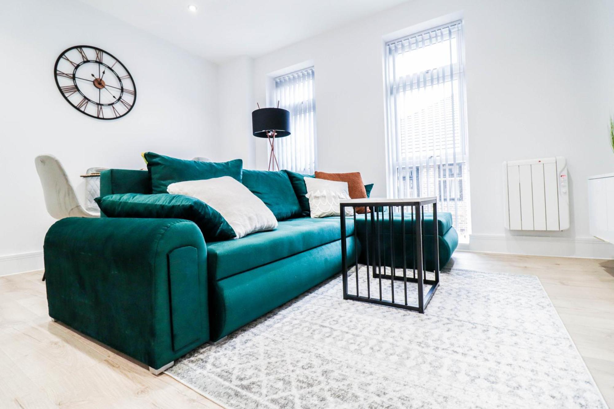Modern 1-Bed Apartment In Buckinghamshire With Free Wifi, Parking & Garden High Wycombe Bagian luar foto
