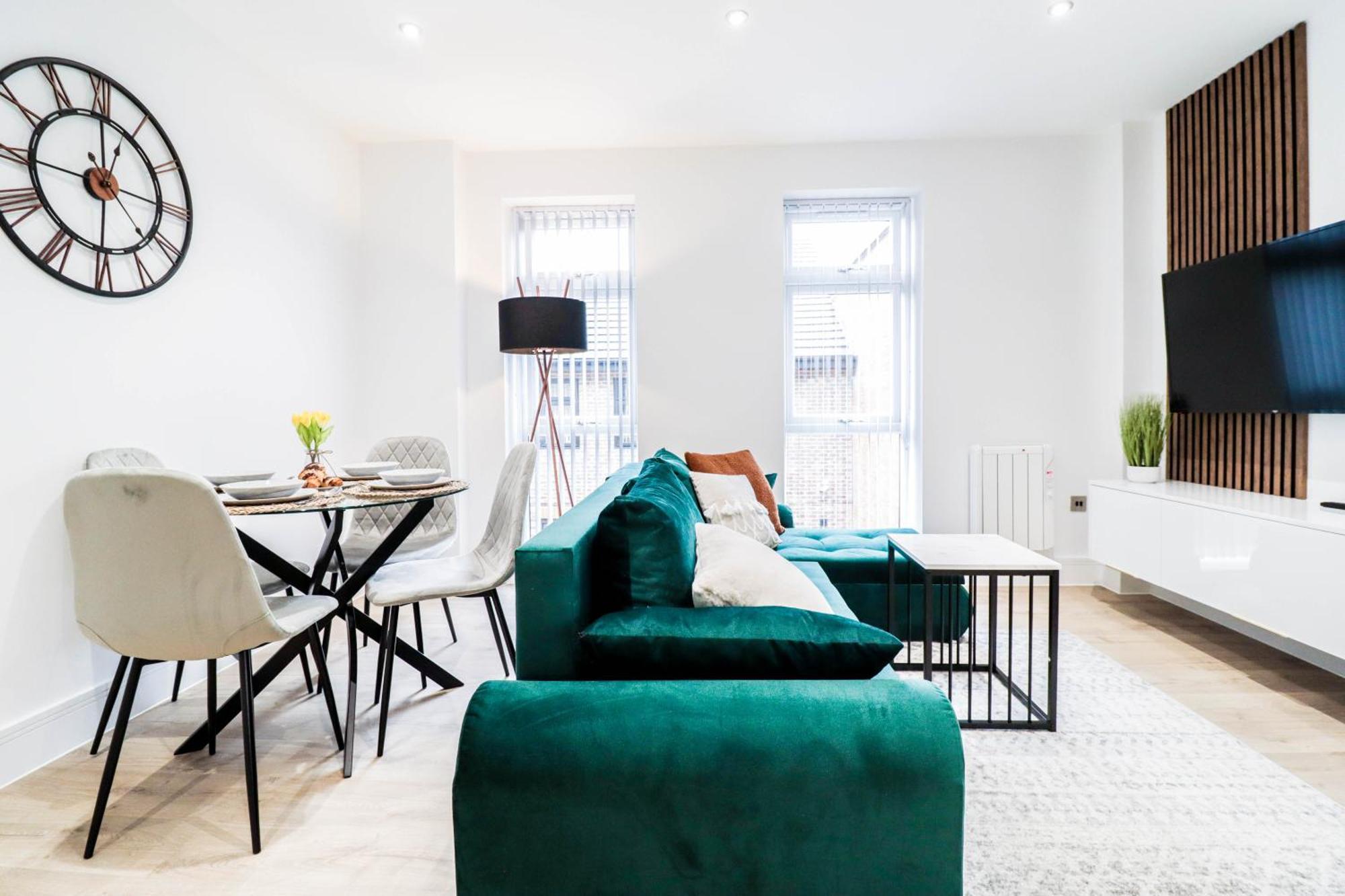 Modern 1-Bed Apartment In Buckinghamshire With Free Wifi, Parking & Garden High Wycombe Bagian luar foto
