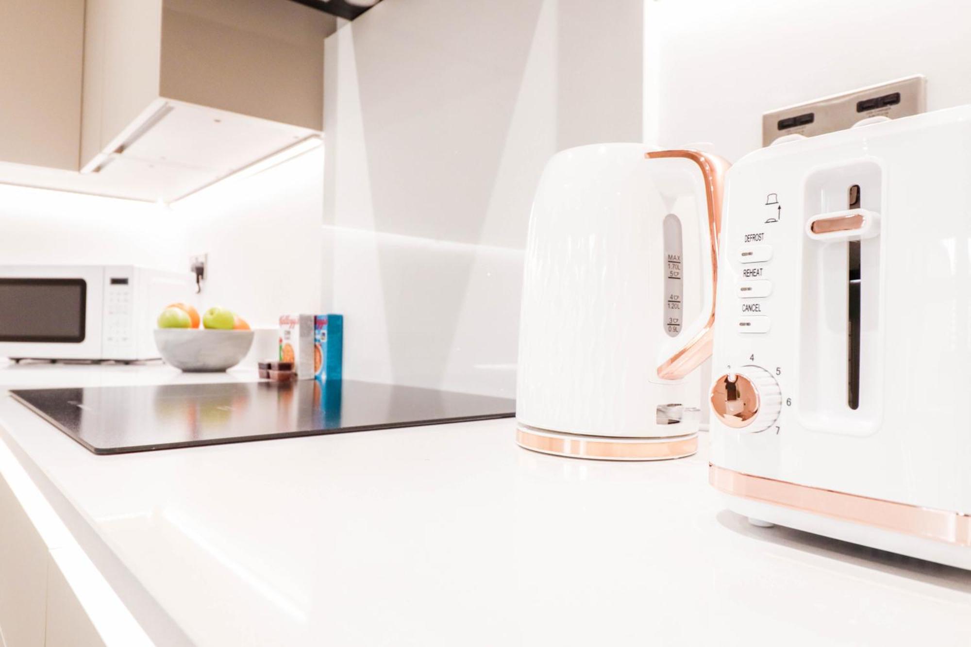 Modern 1-Bed Apartment In Buckinghamshire With Free Wifi, Parking & Garden High Wycombe Bagian luar foto