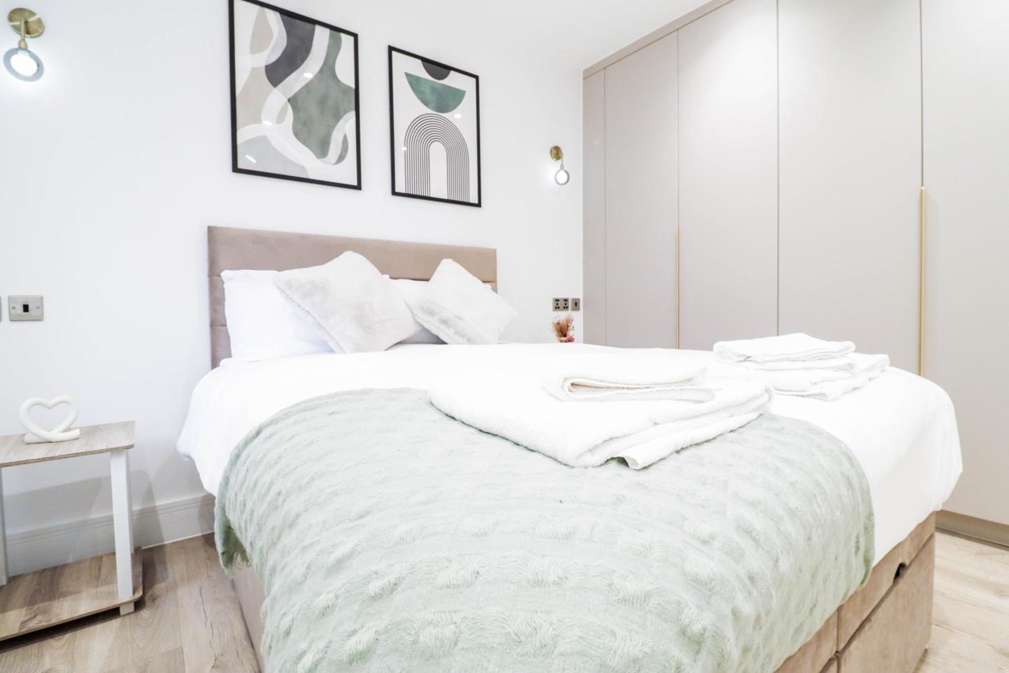 Modern 1-Bed Apartment In Buckinghamshire With Free Wifi, Parking & Garden High Wycombe Bagian luar foto